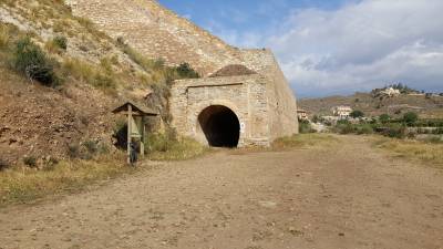 Tunnelportal oder Verladesation Tunnelportal oder Verladesation