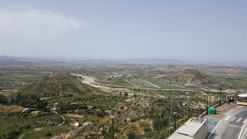 Blick ins Landesinnere von der Aussichtsterasse in Mojacar Pueblo Blick ins Landesinnere von der Aussichtsterasse in Mojacar Pueblo